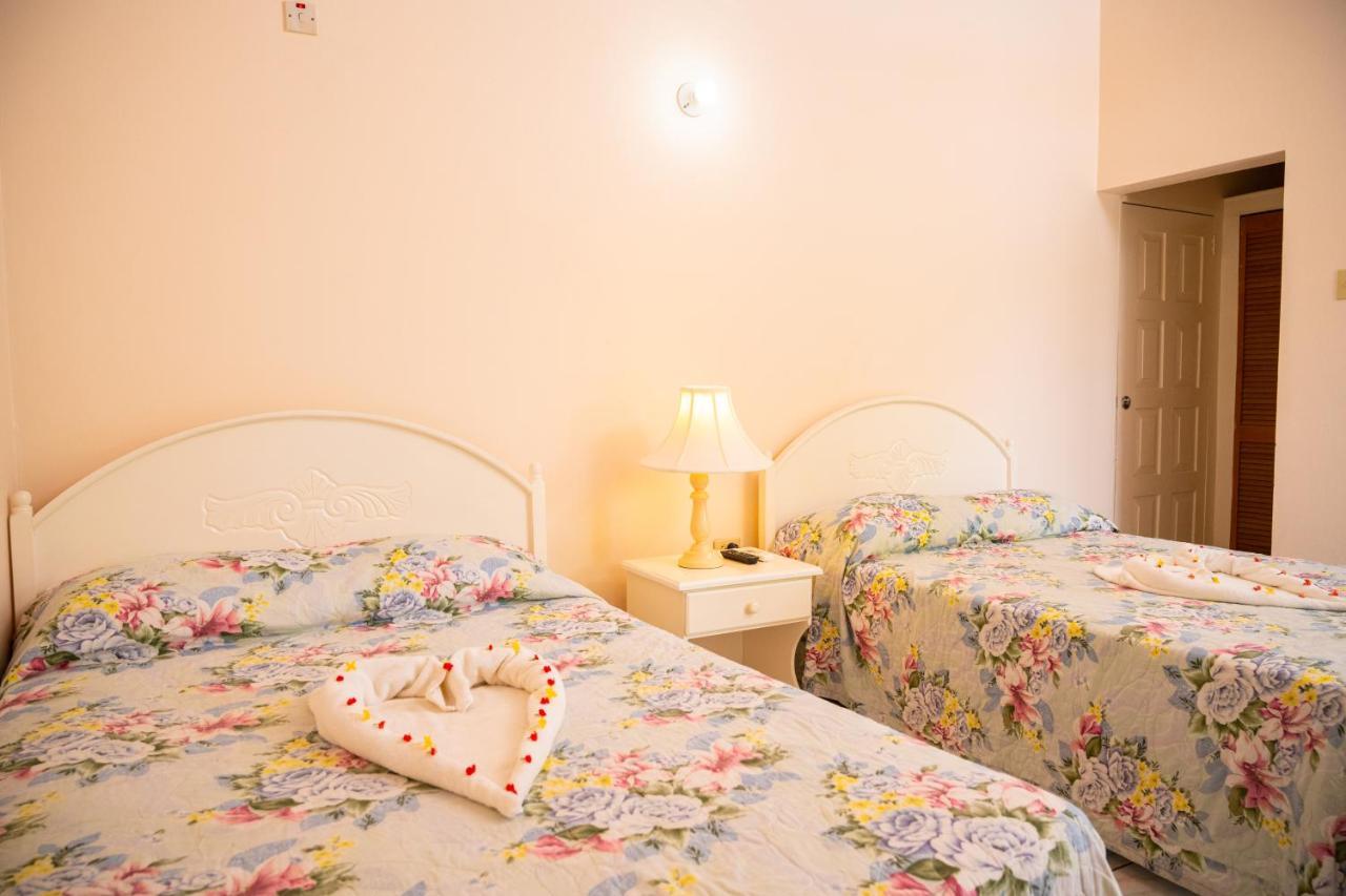 Shields Negril Villas 外观 照片
