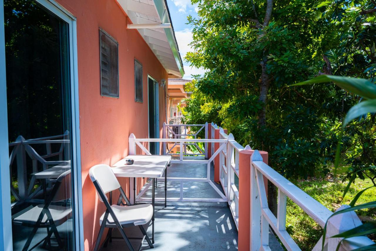 Shields Negril Villas 外观 照片