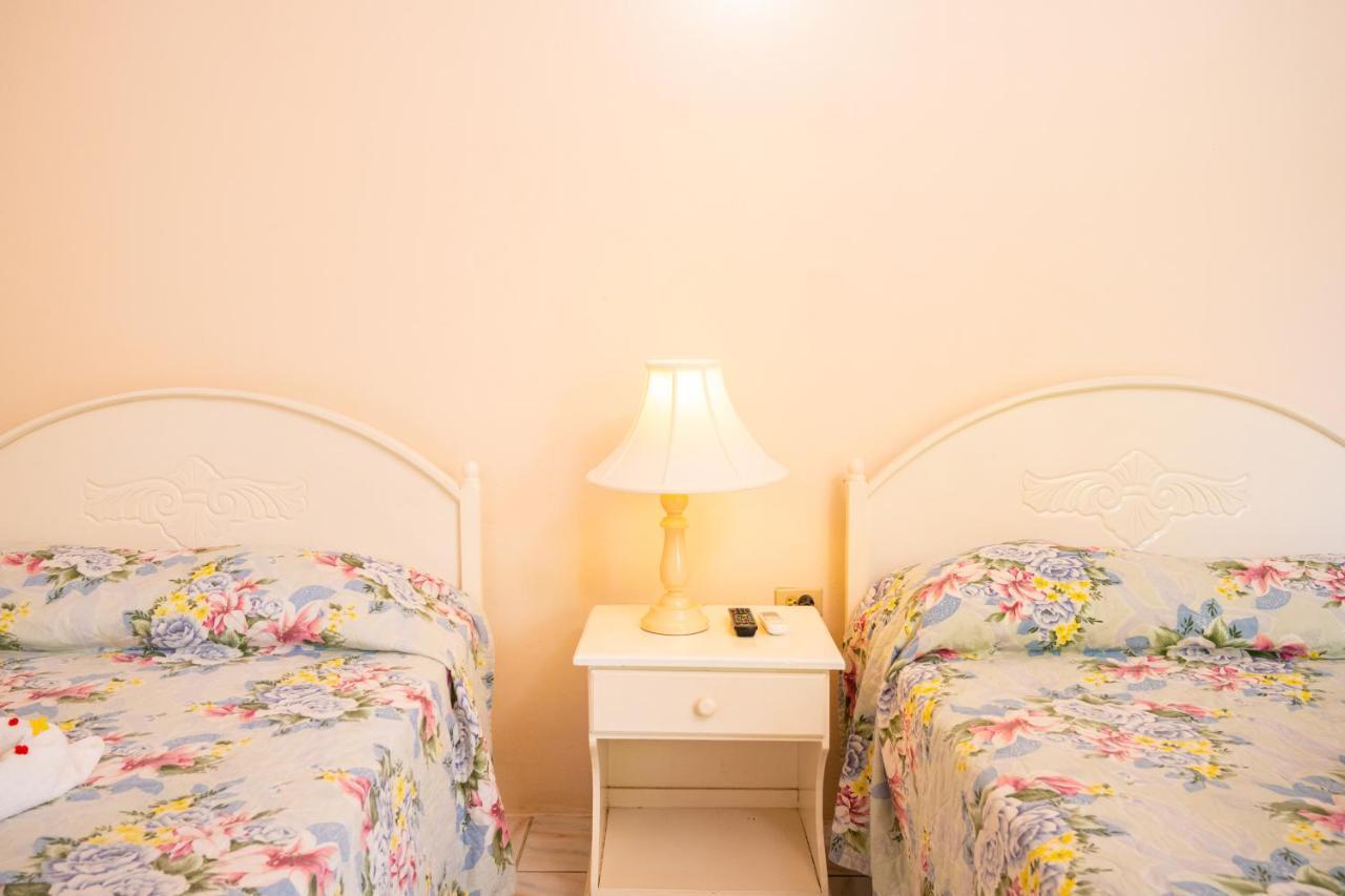 Shields Negril Villas 外观 照片
