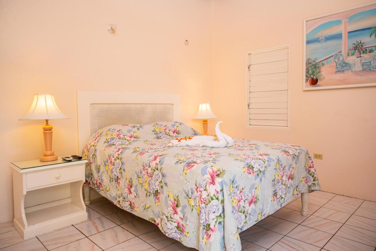 Shields Negril Villas 外观 照片
