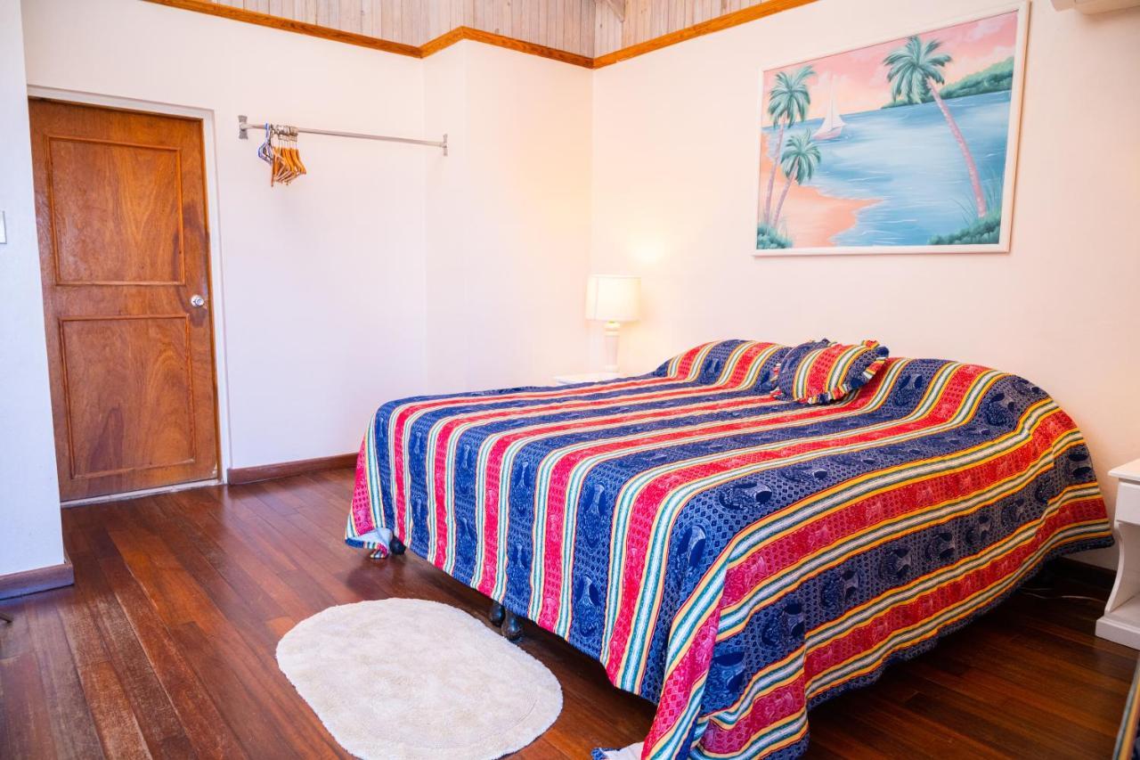 Shields Negril Villas 外观 照片