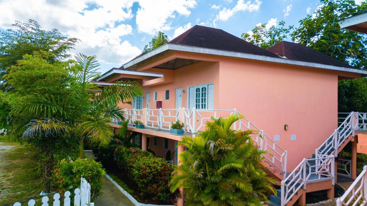 Shields Negril Villas 外观 照片